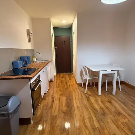 A 500 Metres De La - Parking Prive Apartment